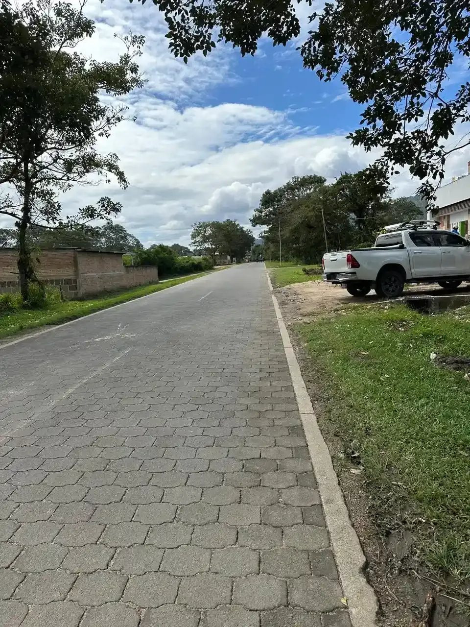 Solar en la salida de Jalapa en la orilla del adoquinado